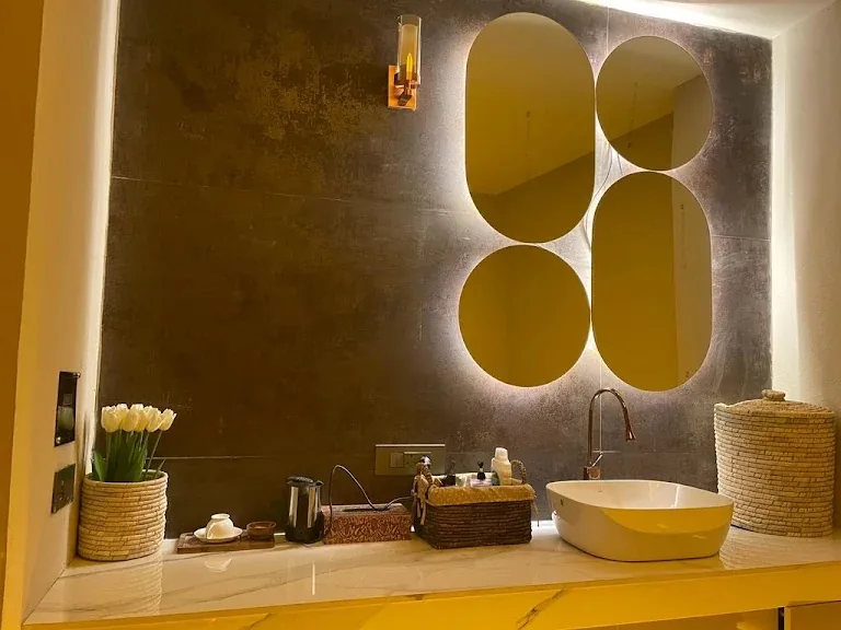 Premium basin and shower amenities at Spa Paris Luxury