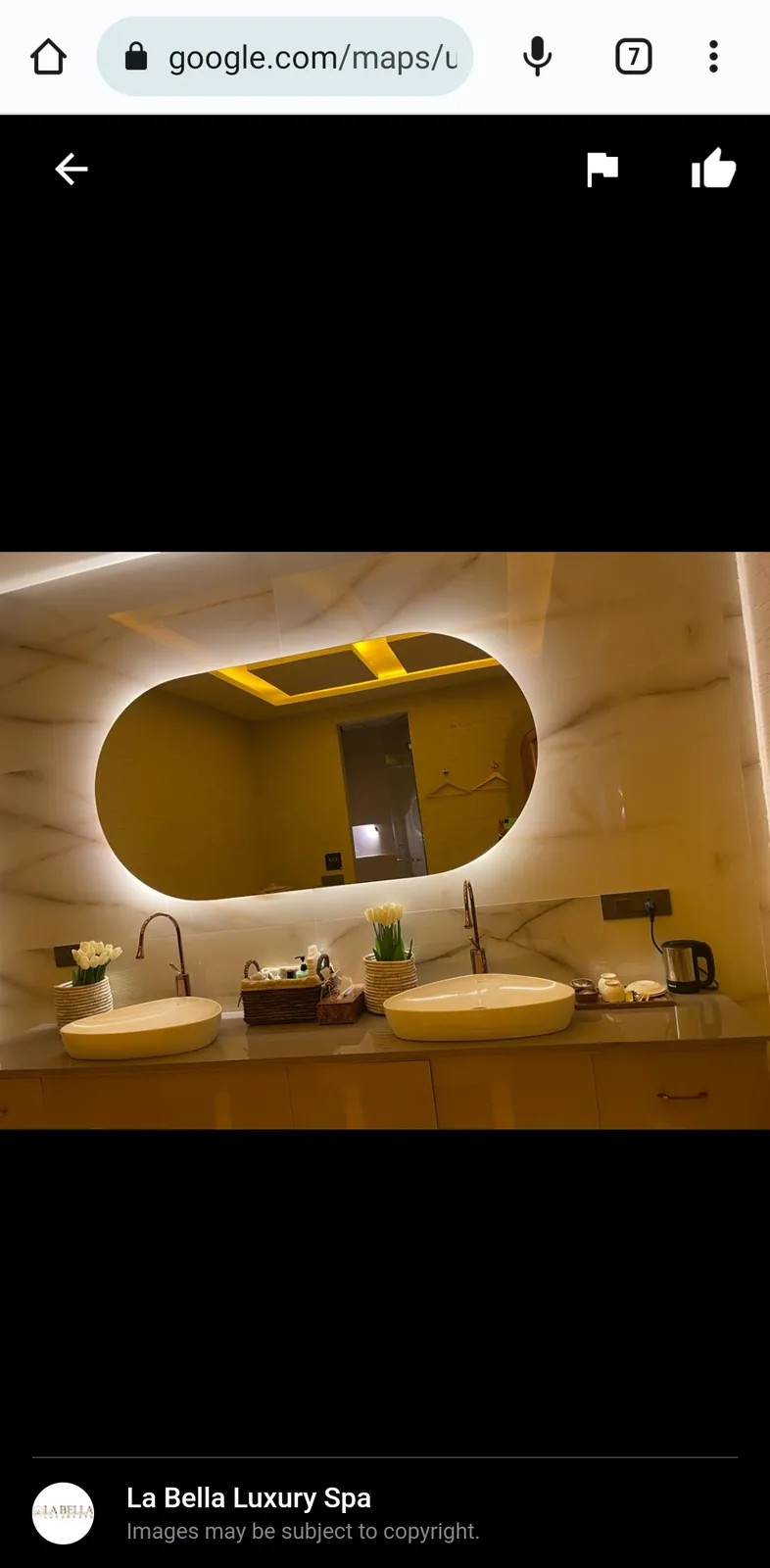 Private shower and premium amenities at Spa Paris Luxury