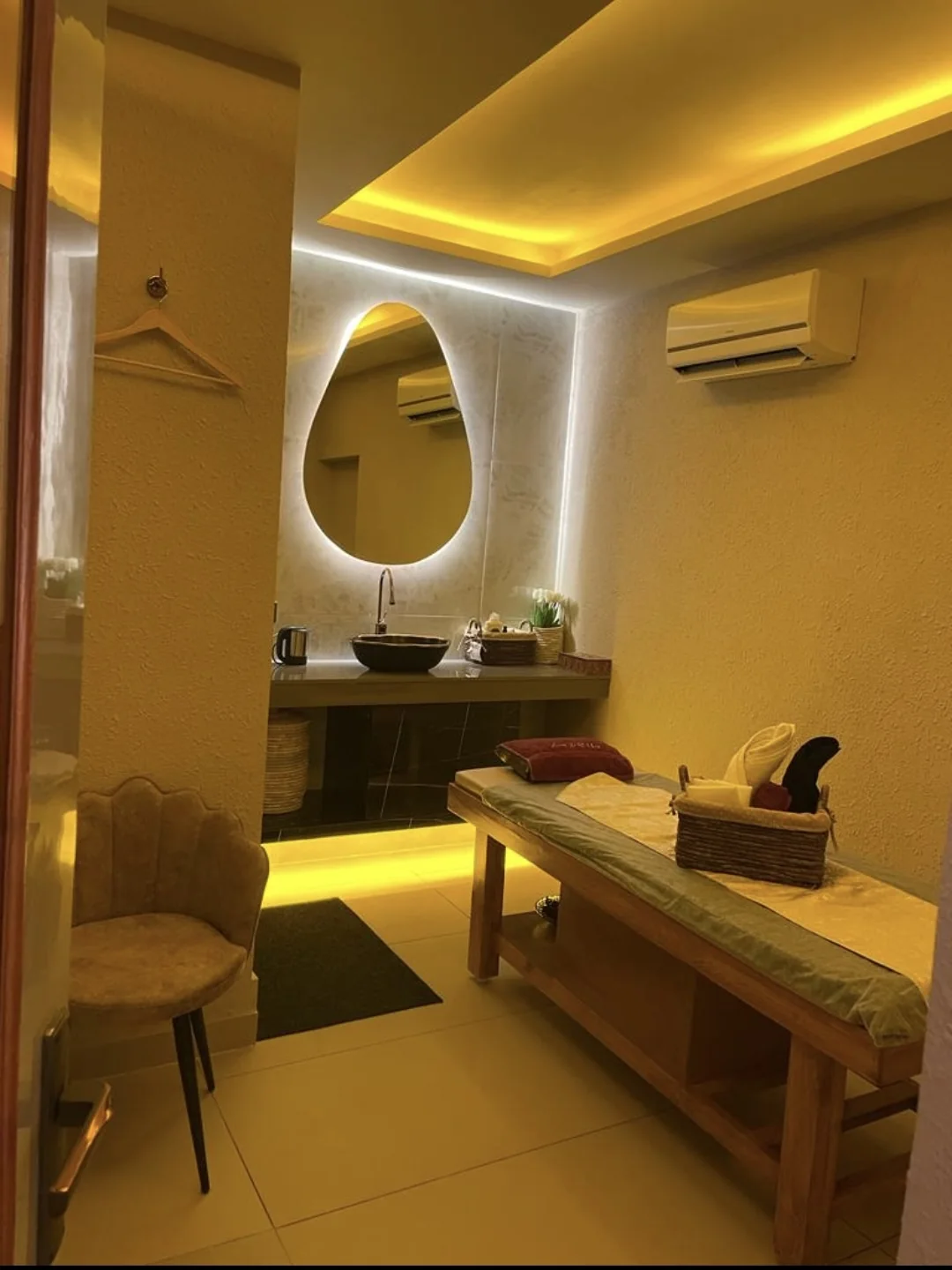 Private treatment room with fresh linen at Spa Paris Luxury