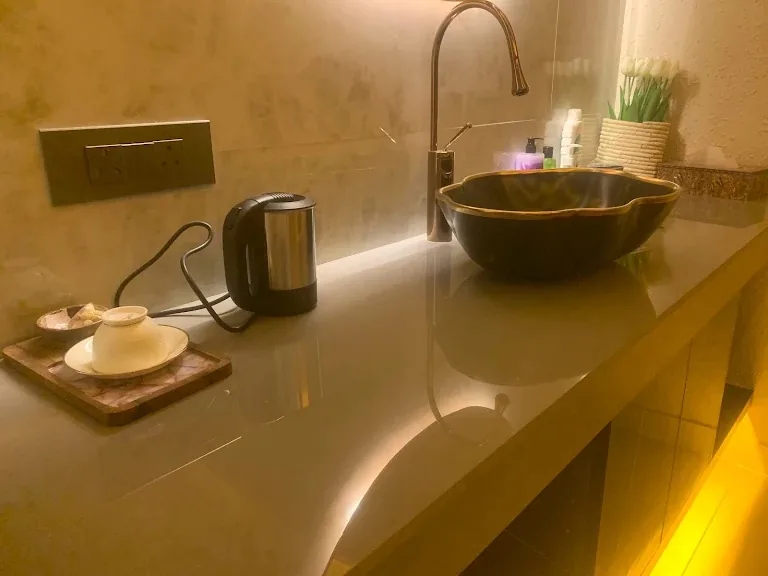 Welcome amenities arranged in a private Spa Paris room